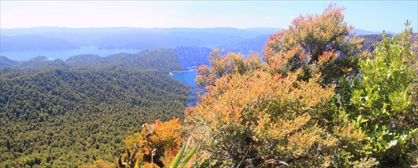 Панорама с трека вокруг озера Вакаремоана